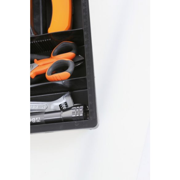 Beta 2115PVU/2 műanyag szerszámos láda kivehető tálcákkal és 49 darabos minőségi szerszámkészlettel